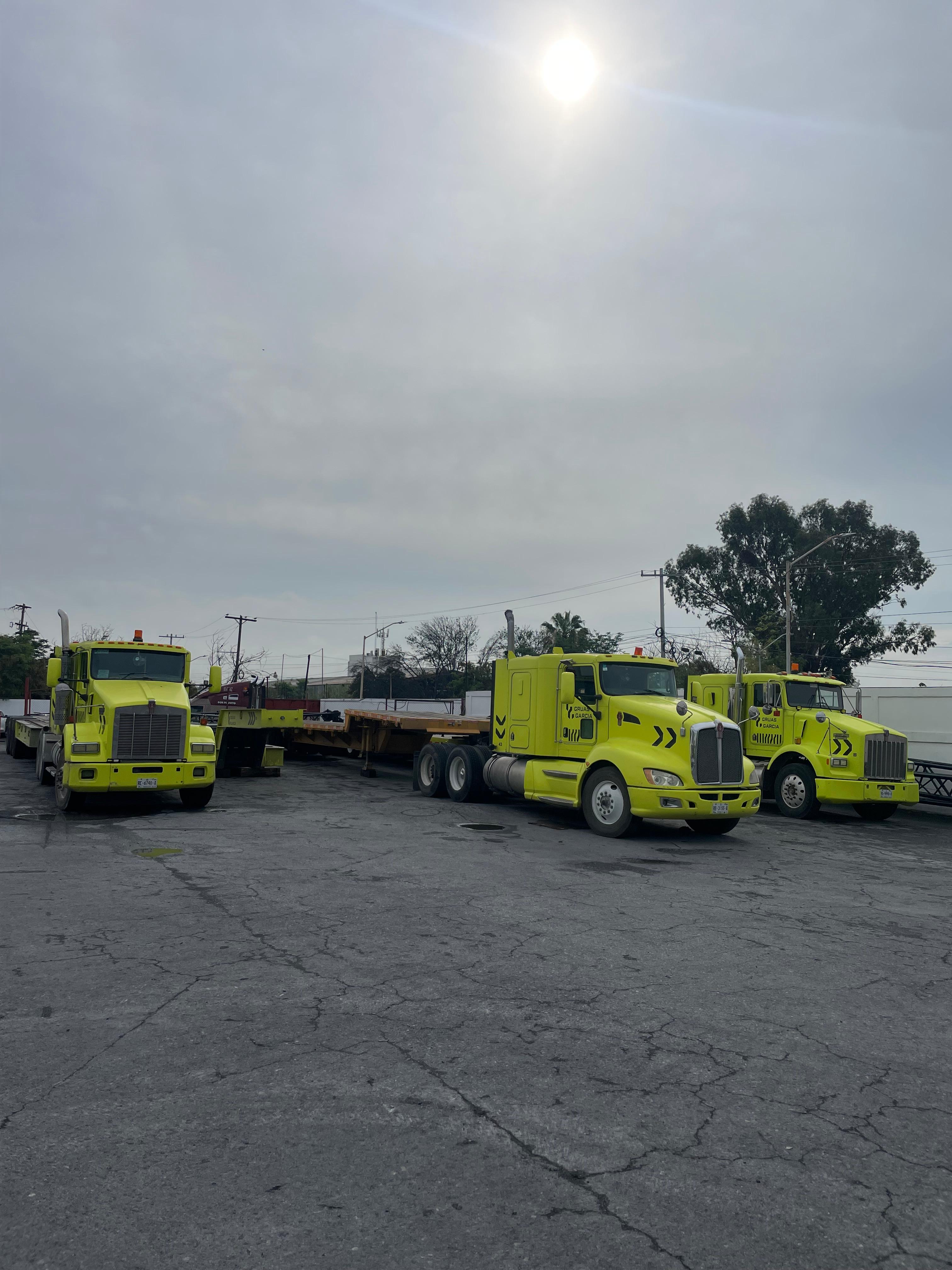 Lowboys, plataformas y cama baja extendible en Monterrey