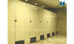 Mamparas al piso con refuerzo de lamina de acero porcelanizado - Modumex Mamparas Sanitarias Finas