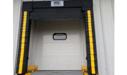 Puertas seccionales para andenes de carga y descarga - Industrial de Andenes