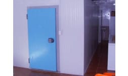Puertas para camaras de conservacion - RHR Frigoríficos y Aislamientos