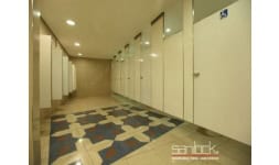 Mamparas al plafon de lamina de acero porcelanizado - Sanilock Mamparas para Sanitario