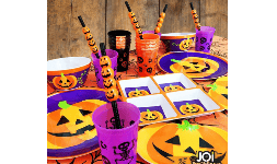 Articulos de temporada como platos, vasos y botaneros de halloween