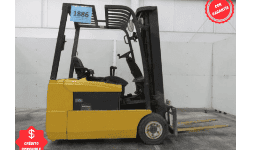 Montacargas usados hombre sentado