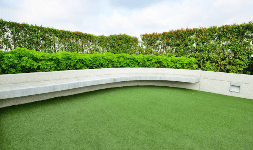 Pasto artificial para jardines de espectacular resistencia