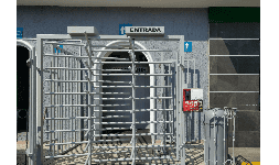 Equipos de control de acceso a baños publicos de uso rudo para exteriores