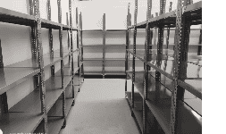 Estanterías con poste o ángulo ranurado