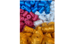 Hilos de rafia para uso agrícola