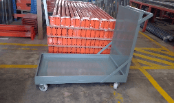 Estantería con ruedas y carros de servicio