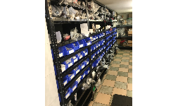 Racks con gavetas de metal o plásticas