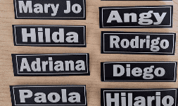 Grabado láser, personalizado placas, termos, gafetes, objetos metálicos