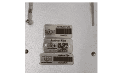 Placas de aluminio y acero para control de activo fijo