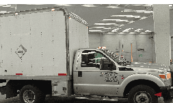 Fletes de material peligroso en camioneta 3 1/2 toneladas con rampa de carga