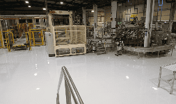 Acabados epóxicos lisos para áreas interiores con superficie uniforme de rodamiento