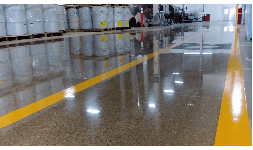Desbastado de pisos industriales de concreto con acabado espejo de larga duración