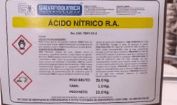 Acido nitrico grado reactivo 70 %