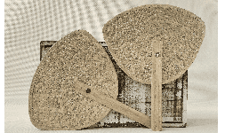 Abanicos artesanales de palma y madera natural