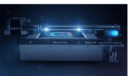 Impresión con tintas uv cama plana CMYK blanco barniz