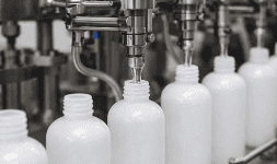 Maquila integral de envasado en botellas de plástico