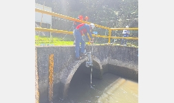 Medidor portátil de flujo en canales abiertos