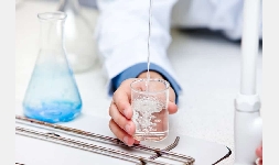 Agua desmineralizada